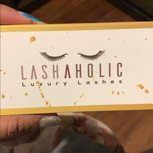 Lashaholic Luxury Lashes